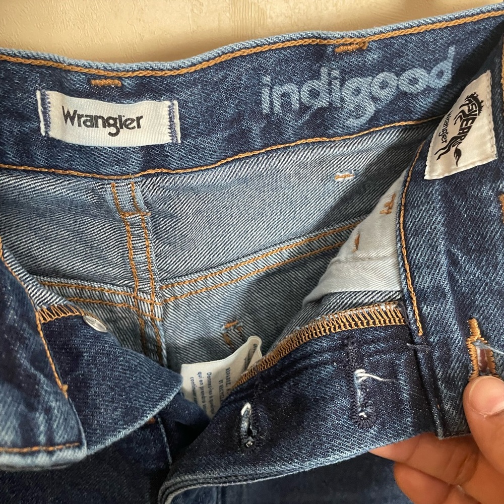Wrangler Women’s High Rise Festival Denim Shorts - Picture 3 of 7